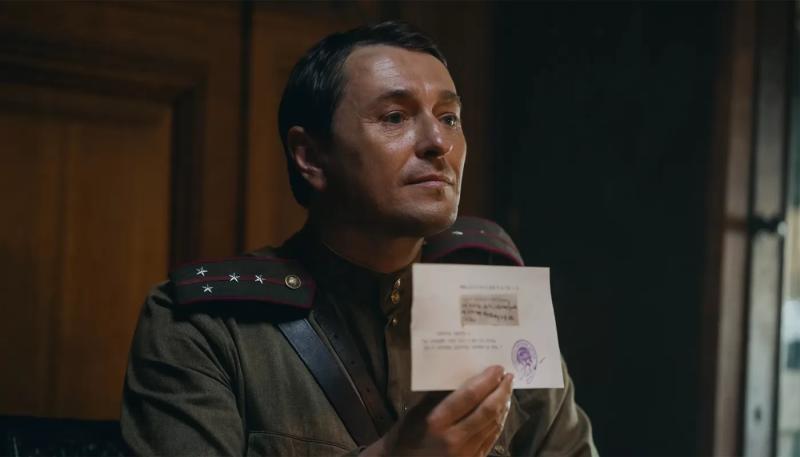 Фильм "Август" с Сергеем Безруковым стал миллиардером