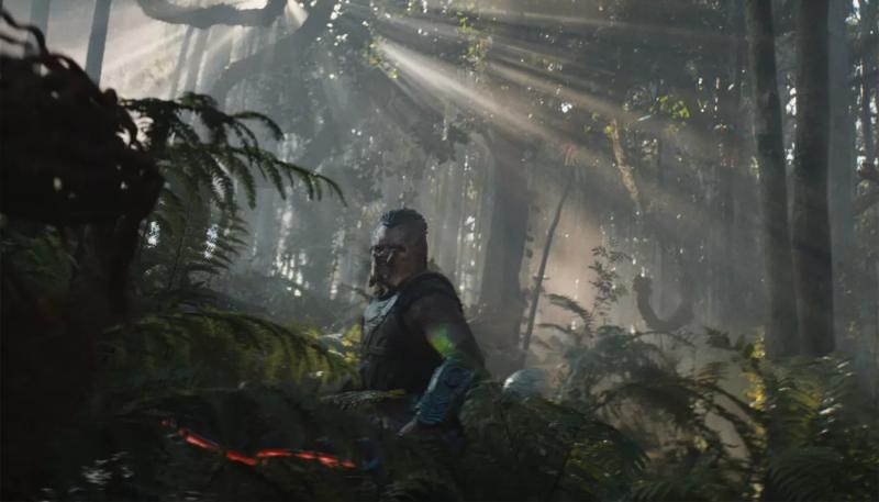 Хищник сражается с деревьями в отрывке фильма "Хищник Планета смерти"